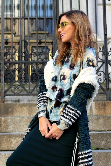 camisa y falda tubo: flores y rayas. camisa y falda tubo: flores y rayas.