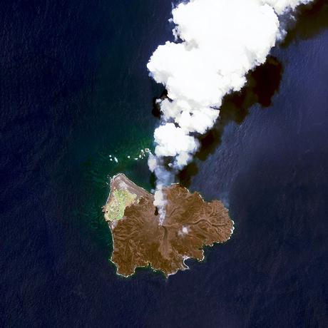 Imágenes satelitales de alta definición capturan cómo la gente ha cambiado la Tierra 25-nishinoshima-volcanic-activity