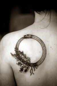 7 símbolos ideales para tatuajes uroborostatuaje2