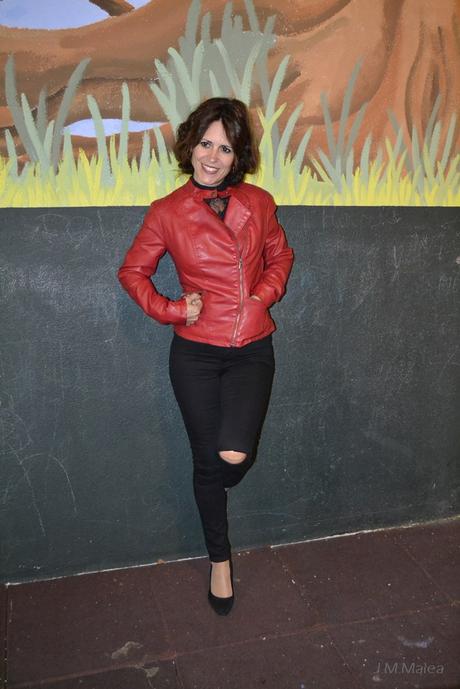 BLACK & RED. HALLOWEEN. BLACK & RED. HALLOWEEN.