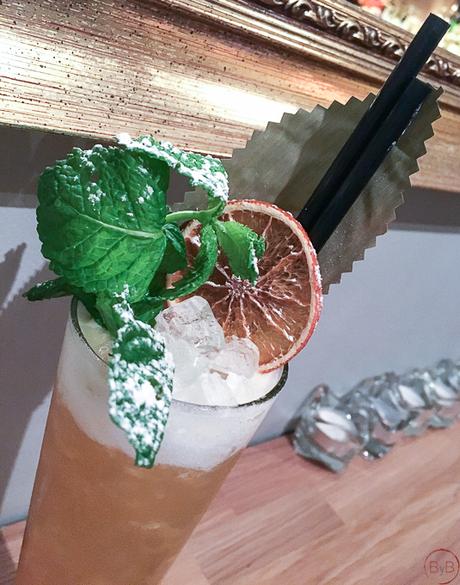 Bloody Mary Cocktail Lounge, versionando el clásico Bloody Mary Cocktail Lounge, versionando el clásico