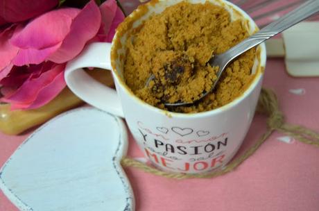 MUG CAKE DE DULCE DE LECHE Y PEPITAS DE CHOCOLATE