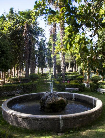 Qué ver o hacer en una excursión a Brihuega y Sigüenza fabrica-panos-brihuega-jardin