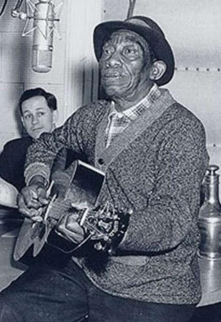 Efemérides del Rock y Heavy Metal: Que pasó un 02 de Noviembre Efemérides del Rock y Heavy Metal: Que pasó un 02 de Noviembre