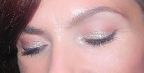 Red Soul: Maquillaje, manicura y propuesta de moda Red Soul: Maquillaje, manicura y propuesta de moda