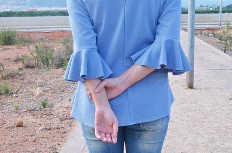 Blusa azul mangas acampanadas look_blusamangasacampanadasymetalizados_streetstyle_fashionbloggermivestidoazul-11