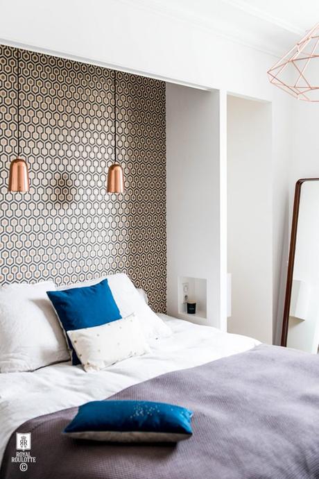 Atreverse con un suelo geometrico retro-wall-papel-white-bedroom