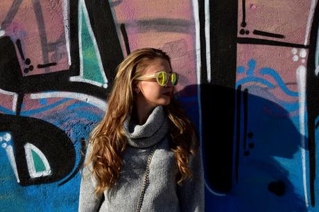 Jersey gris para el otoño Jersey gris para el otoño