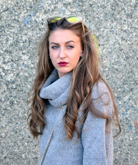 Jersey gris para el otoño Jersey gris para el otoño