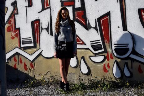 Jersey gris para el otoño Jersey gris para el otoño