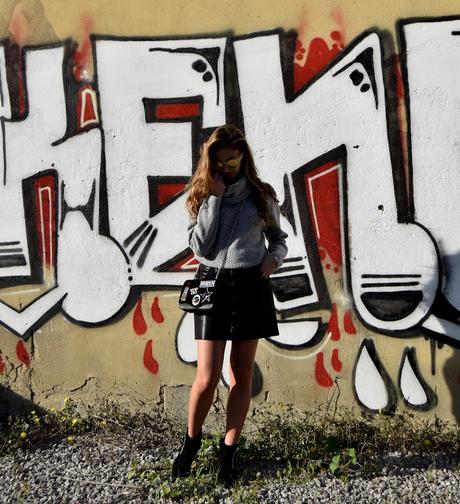 Jersey gris para el otoño Jersey gris para el otoño