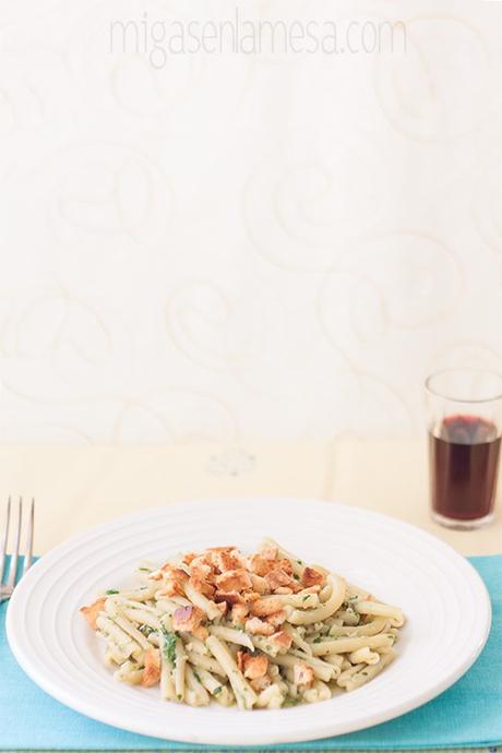 Casarecce caterse (pasta con pesto de anchoas)