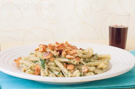 Casarecce caterse (pasta con pesto de anchoas)