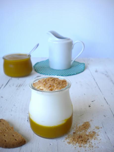 Parfait de yogur, confitura especiada y crumble de galletas Parfait de yogur, confitura especiada y crumble de galletas