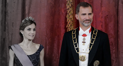 Y volvió Rajoy… con su nueva tropa. ‘The New York Times’ le pide a Felipe VI “que renuncie” y “se busque un buen trabajo. Y volvió Rajoy… con su nueva tropa. ‘The New York Times’ le pide a Felipe VI “que renuncie” y “se busque un buen trabajo.