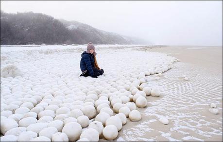 Bolas de nieve gigantes han aparecido en la costa siberiana