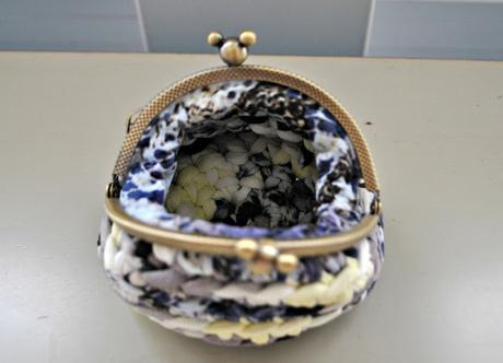 MONEDERO DE TRAPILLO CON BOQUILLA MONEDERO DE TRAPILLO CON BOQUILLA