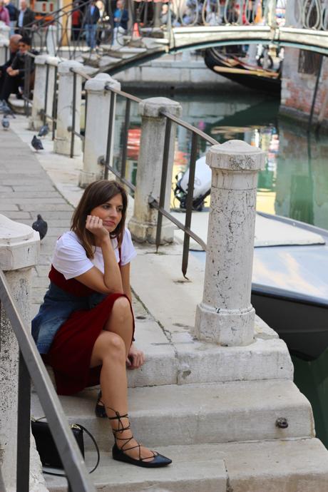 vestido de terciopelo rojo Zara