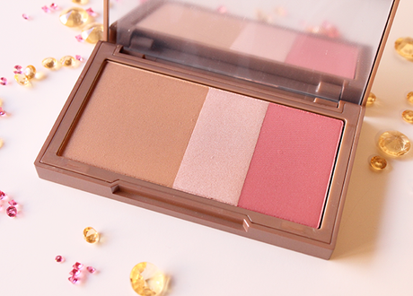  Naked Flushed: bronzer + iluminador + colorete 