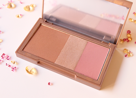  Naked Flushed: bronzer + iluminador + colorete 