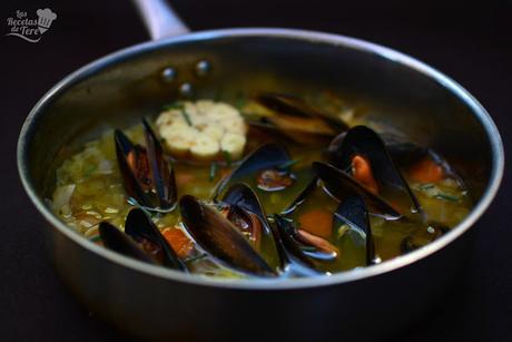 Sopa-de-ajo-vegetales-y-mejillones-01