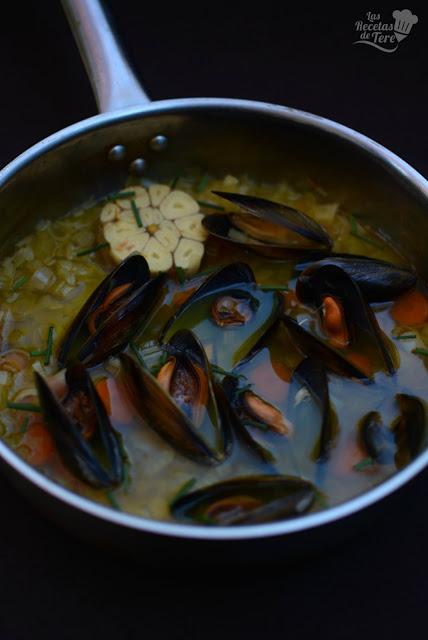 Sopa-de-ajo-vegetales-y-mejillones-06