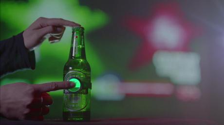 Heineken nos hace DJS gracias a sus botellas interactivas heineken-botella-interactiva-tiempodepublicidad-01