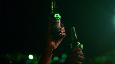 Heineken nos hace DJS gracias a sus botellas interactivas heineken-botella-interactiva-tiempodepublicidad-02