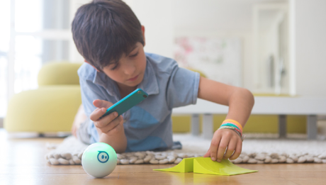 Sphero niño jugando