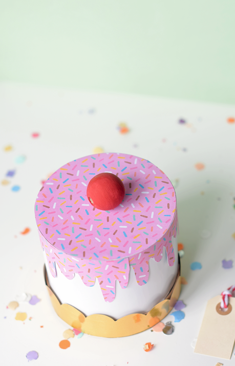 Cómo hacer una caja en forma de tarta/ How to make a birthday cake box