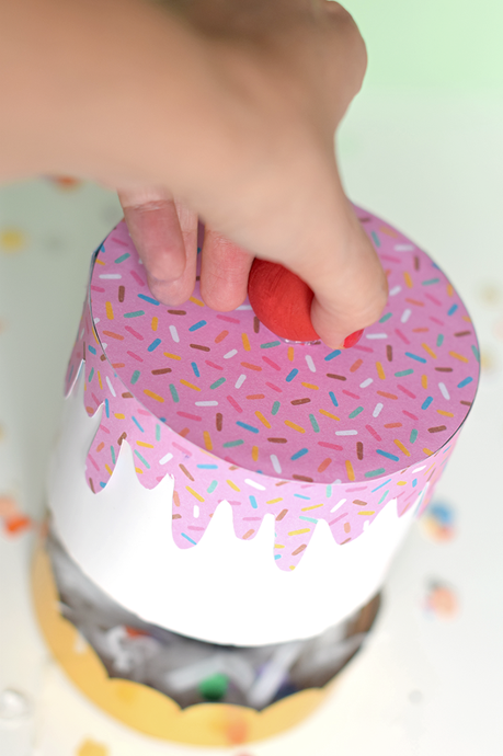 Cómo hacer una caja en forma de tarta/ How to make a birthday cake box