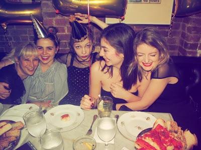 Taylor dio a Lorde un tierno regalo de cumpleaños Taylor dio a Lorde un tierno regalo de cumpleaños