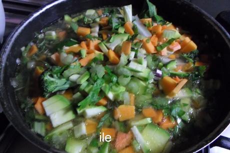 Sopa de cerdo y verduras