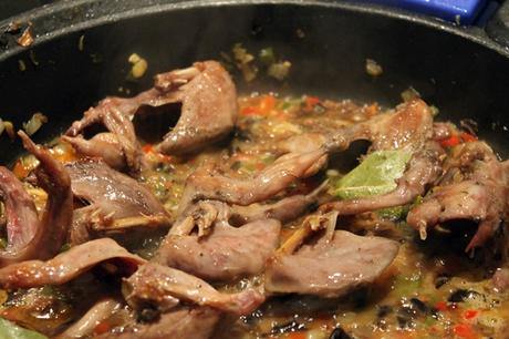 Alubias blancas con codornices y setas Alubias blancas con codornices y setas