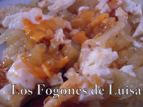 HUEVOS ROTOS CON PATATAS EN PELOTON HUEVOS ROTOS CON PATATAS EN PELOTON