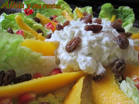 ENSALADA DE MANGO CON MOUSSE DE QUESO AZUL