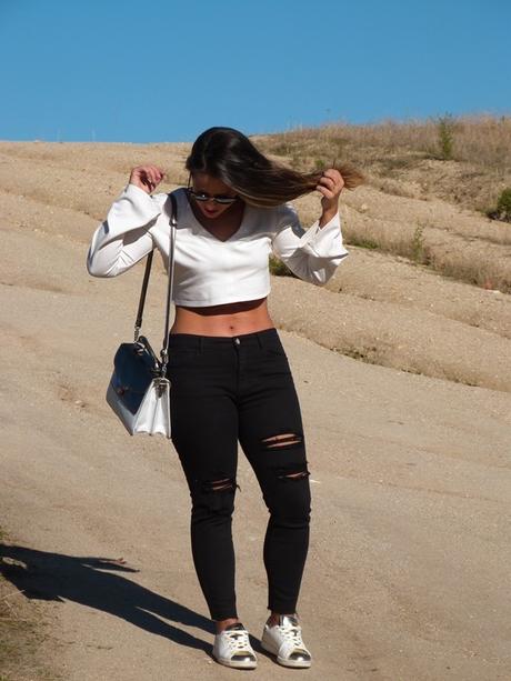 ¡Nuevo look! Crop top y deportivas