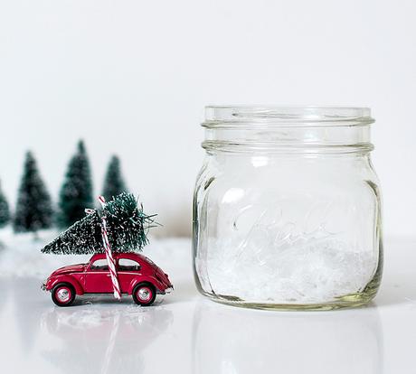 DIY: Decora este invierno con abetos mini y coches de juguetes!