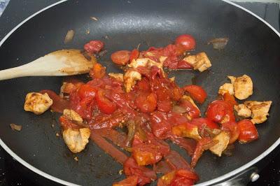 Pollo con verduras macerado en kepchup Pollo con verduras macerado en kepchup