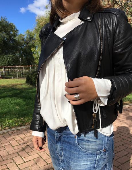 WHITE BLOUSE, ALWAYS... WHITE BLOUSE, ALWAYS...