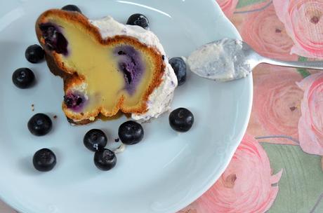 BUNDT CAKE DE QUESO Y ARANDANOS