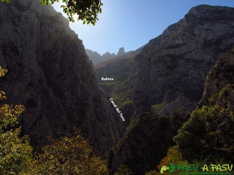 Vista del Urriellu desde el mirador de Camarmeña