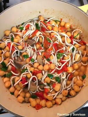 GARBANZOS CON PIMIENTO, GULAS Y SETAS