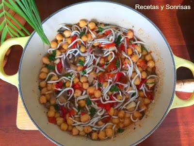 GARBANZOS CON PIMIENTO, GULAS Y SETAS