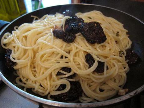 spaghetti-con-tomates-secos-en-aceite-y-ricotta-06