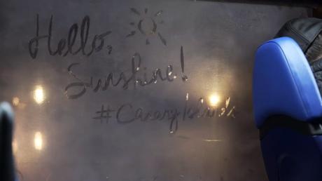 Una campaña que sólo se ve cuando se empaña el autobús #CanaryIslands islas-canarias-tiempodepublicidad