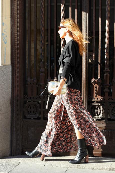 vestido largo de flores y bomber