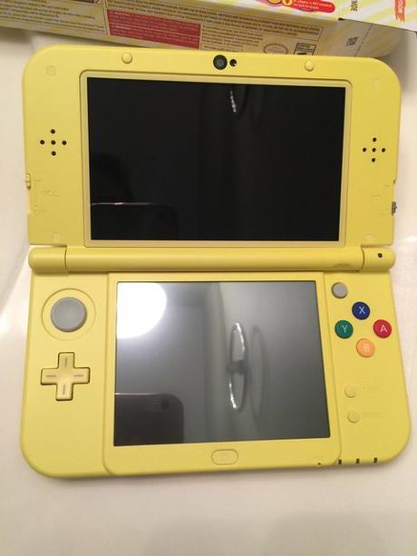 Mira cómo es la New 3DS XL Yellow Edition Mira cómo es la New 3DS XL Yellow Edition