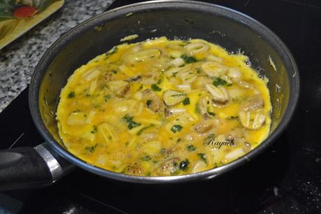 Tortilla con bolets de tinta