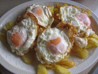 DOS APERITIVOS CON HUEVOS CAMPOMAYOR.